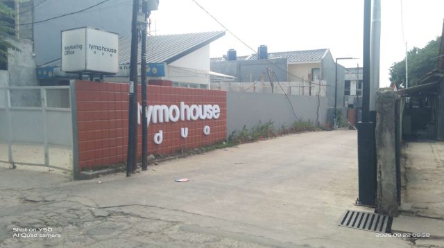 Tampak kantor pemasaran Perumahan Lymo House dan simpang jalan akses masuk di Kampung Grogol Seberang, RT 01, RW 06, Kelurahan Limo, Kota Depok, Jawa Barat. Ahli waris Nimah Ara mempersoalkan penggunaan sebagian lahan yang menjadi akses menuju proyek perumahan Lymo House Dua ini yang diklaim sebagai bagian daripada tanah mareka, Rabu (26/8/2026).